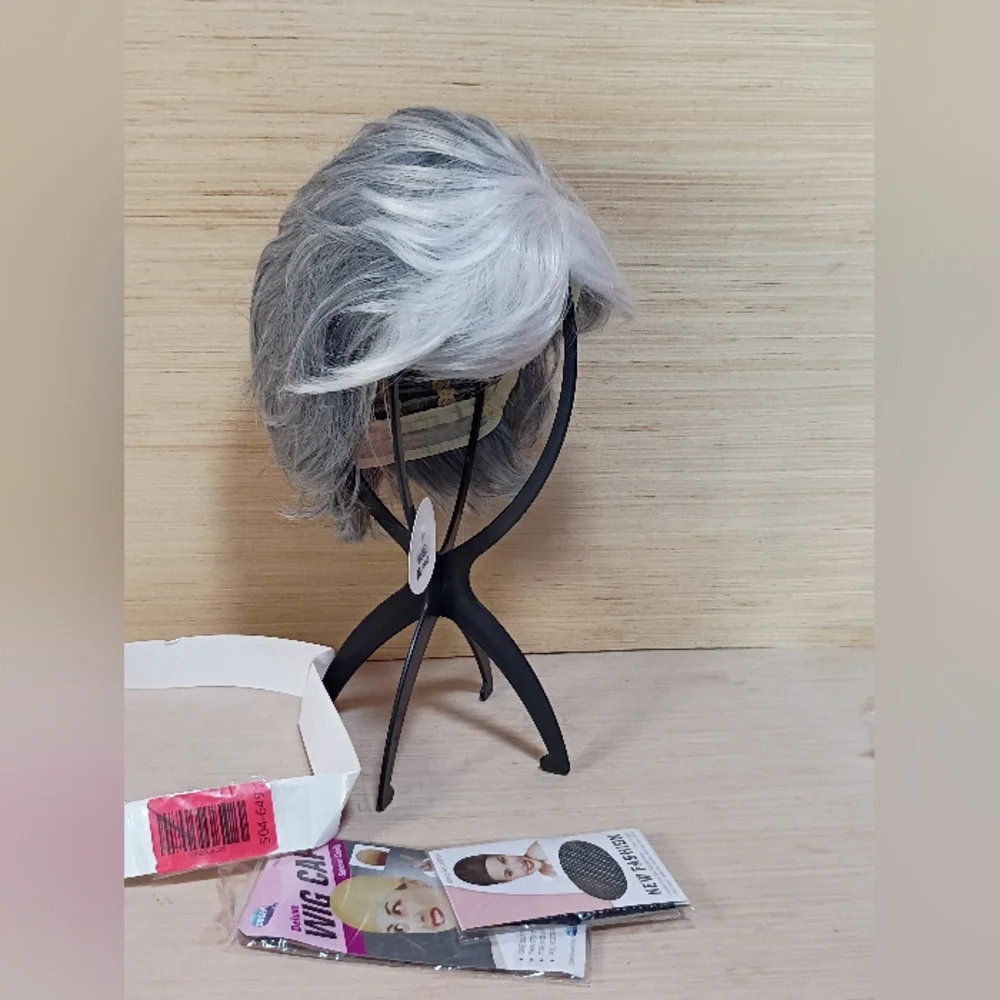 Short Mixed Grey Wigs for  Women‎ Layered Natural